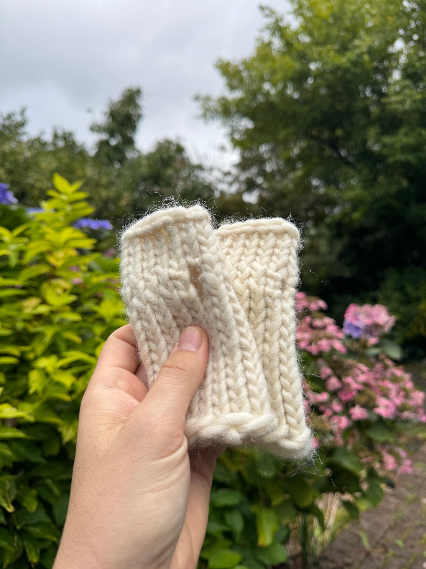 Natural Shetland Knitted Gloves – 100% Shetland Wool (Size 2-5 Years)