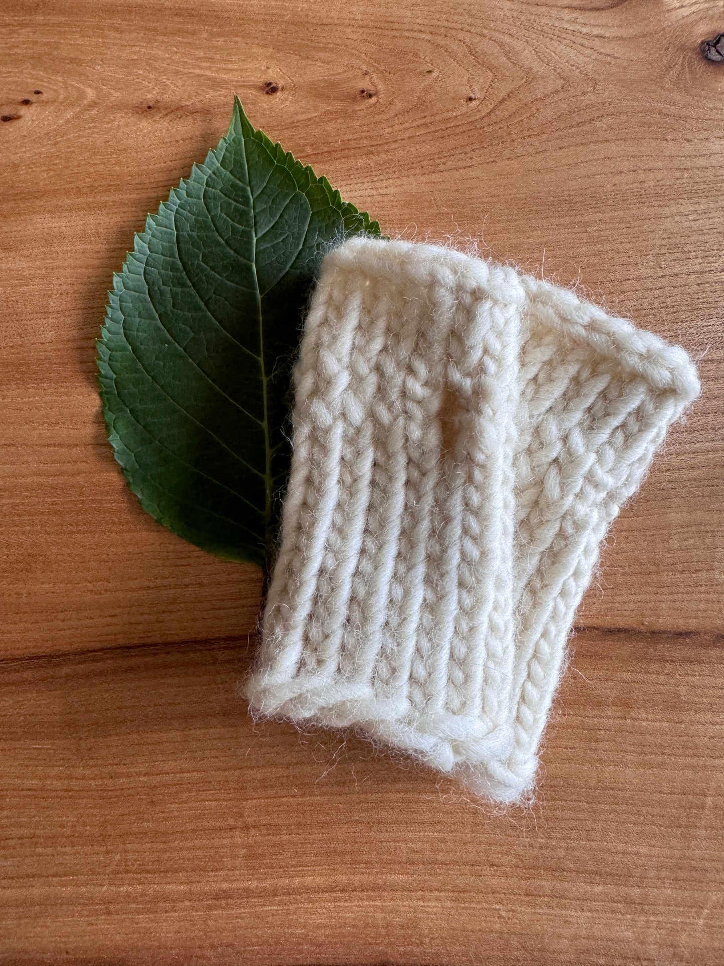 Natural Shetland Knitted Gloves – 100% Shetland Wool (Size 2-5 Years)