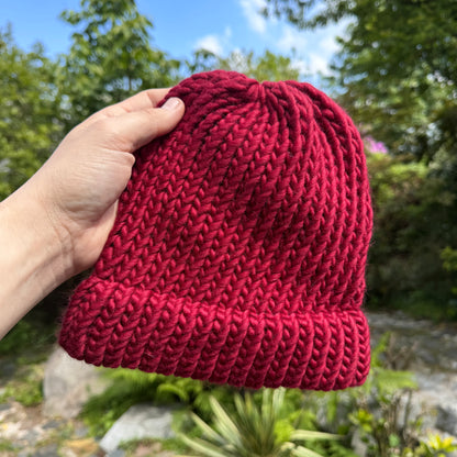 Red wine knitted bobble hat - Adult