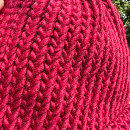 Red wine knitted bobble hat - Adult