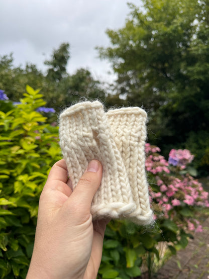 Natural Shetland Knitted Gloves – 100% Shetland Wool (Size 2-5 Years)