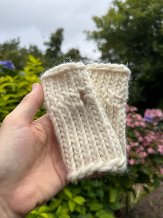 Natural Shetland Knitted Gloves – 100% Shetland Wool (Size 2-5 Years)