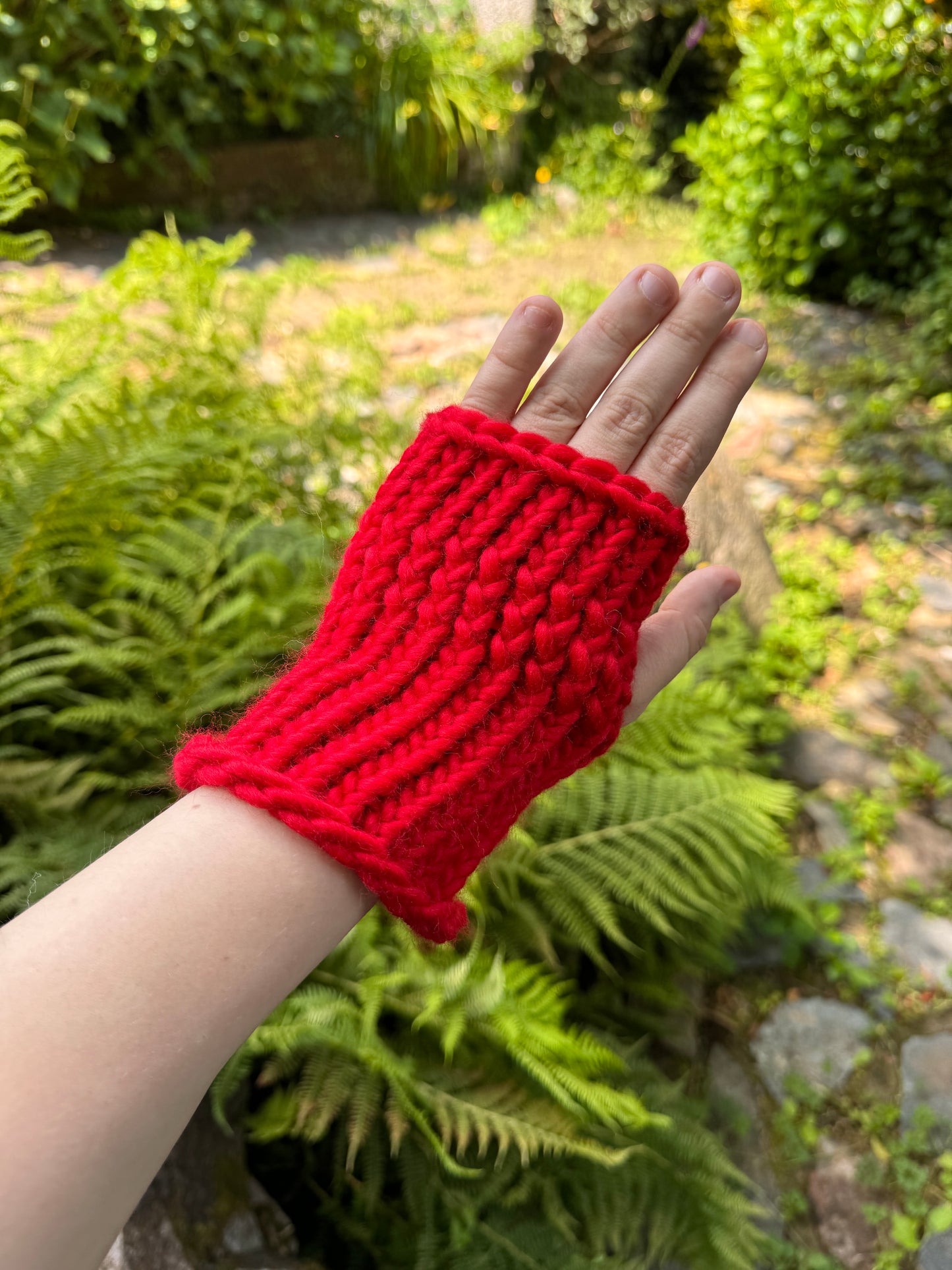 Red fingerless gloves in 100% merino wool