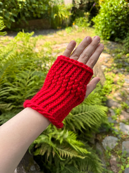Red fingerless gloves in 100% merino wool