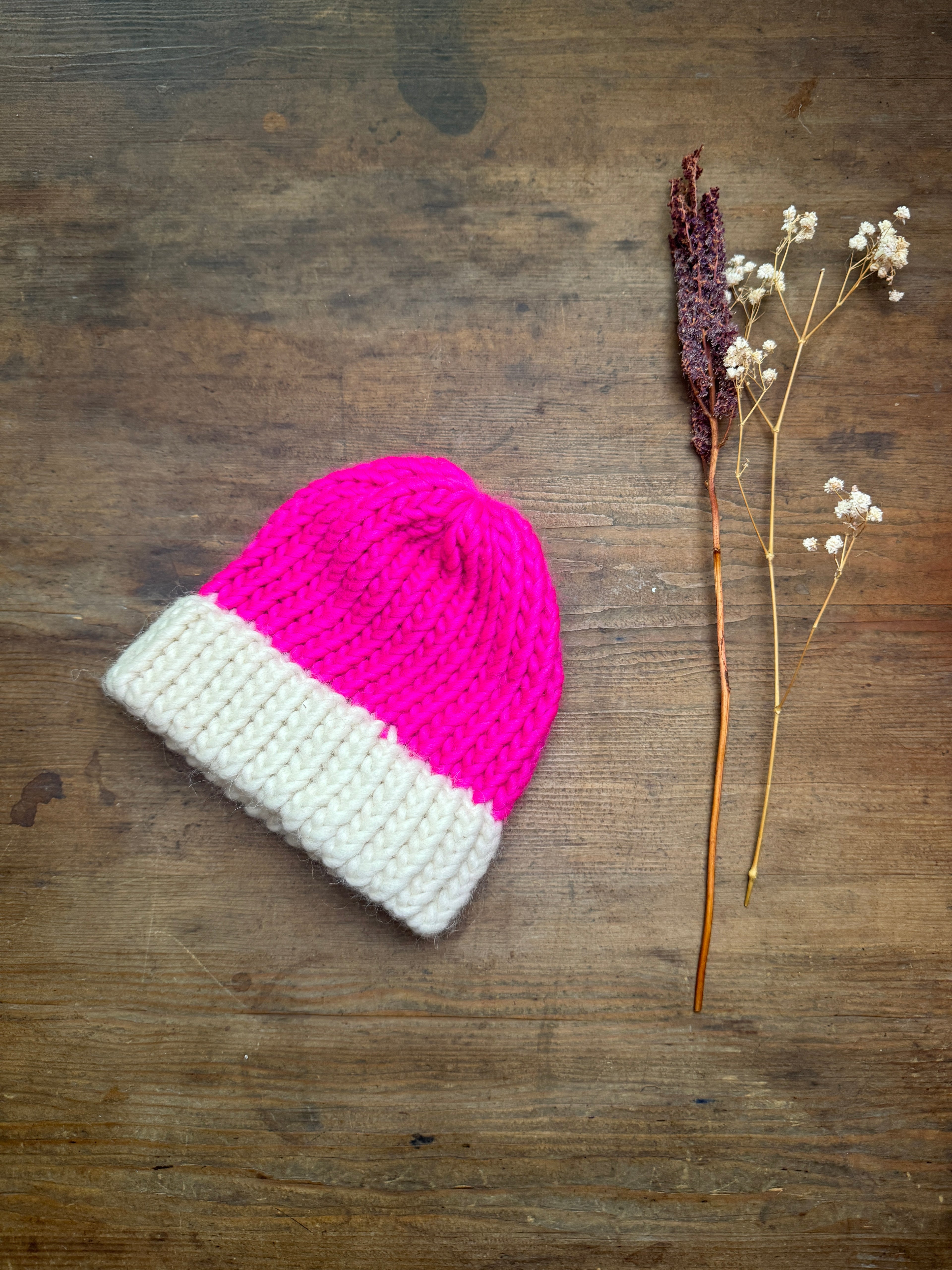 6-12 Months - Knitted hat with neon pink - Discontinued Colour