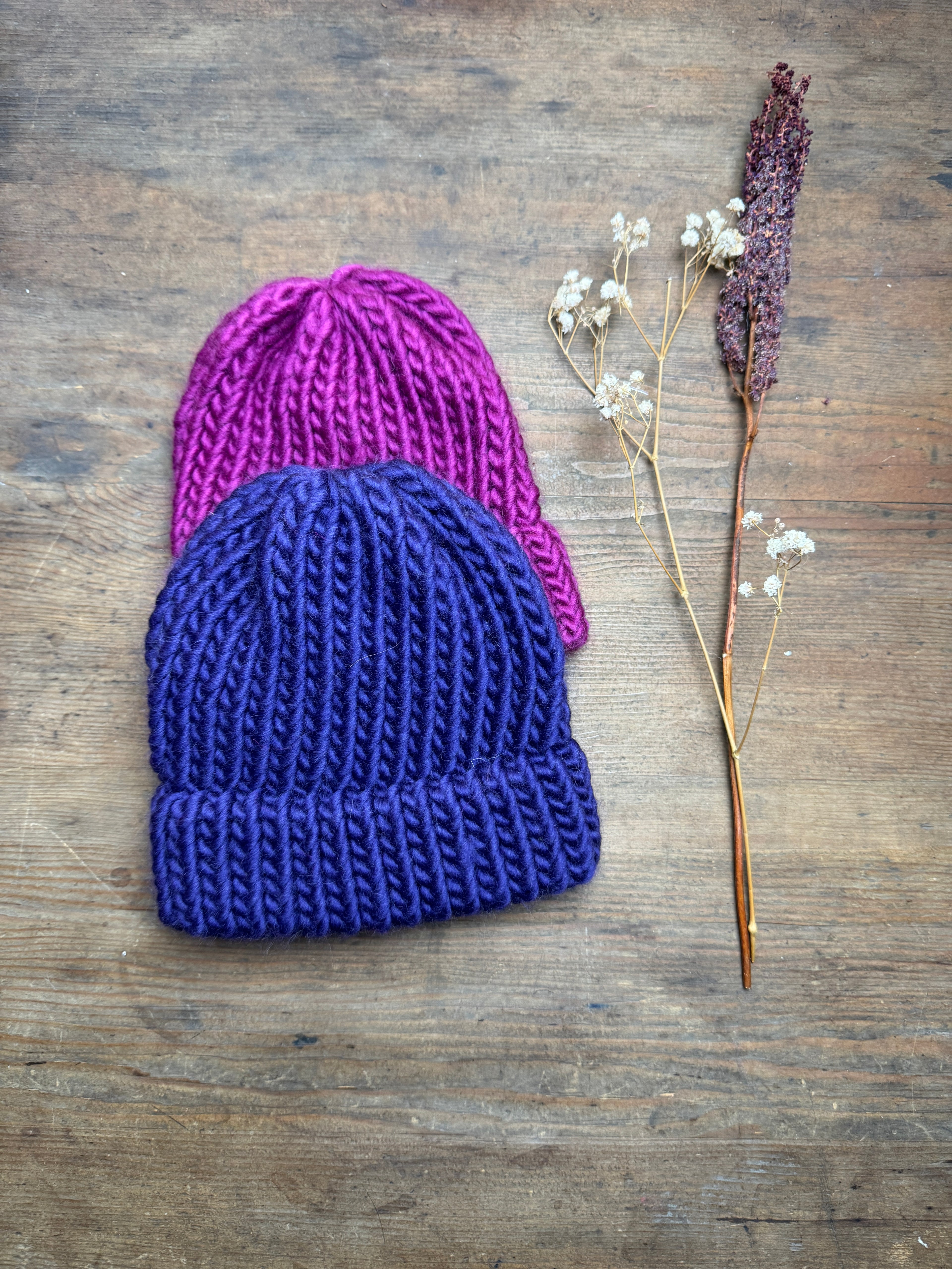 6-12 Months - Hand knitted hat in 100% Merino Wool - Magenta