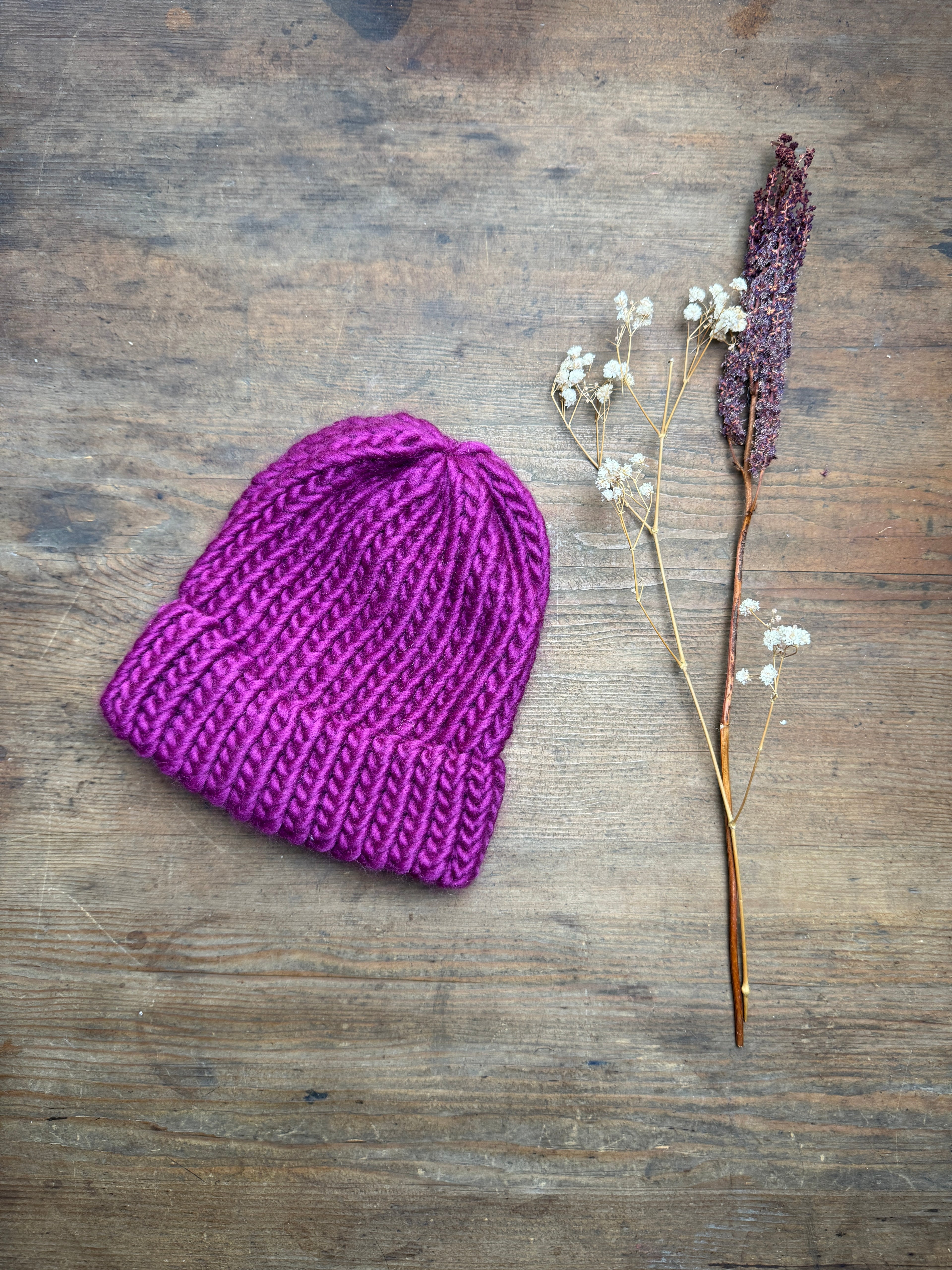 6-12 Months - Hand knitted hat in 100% Merino Wool - Magenta
