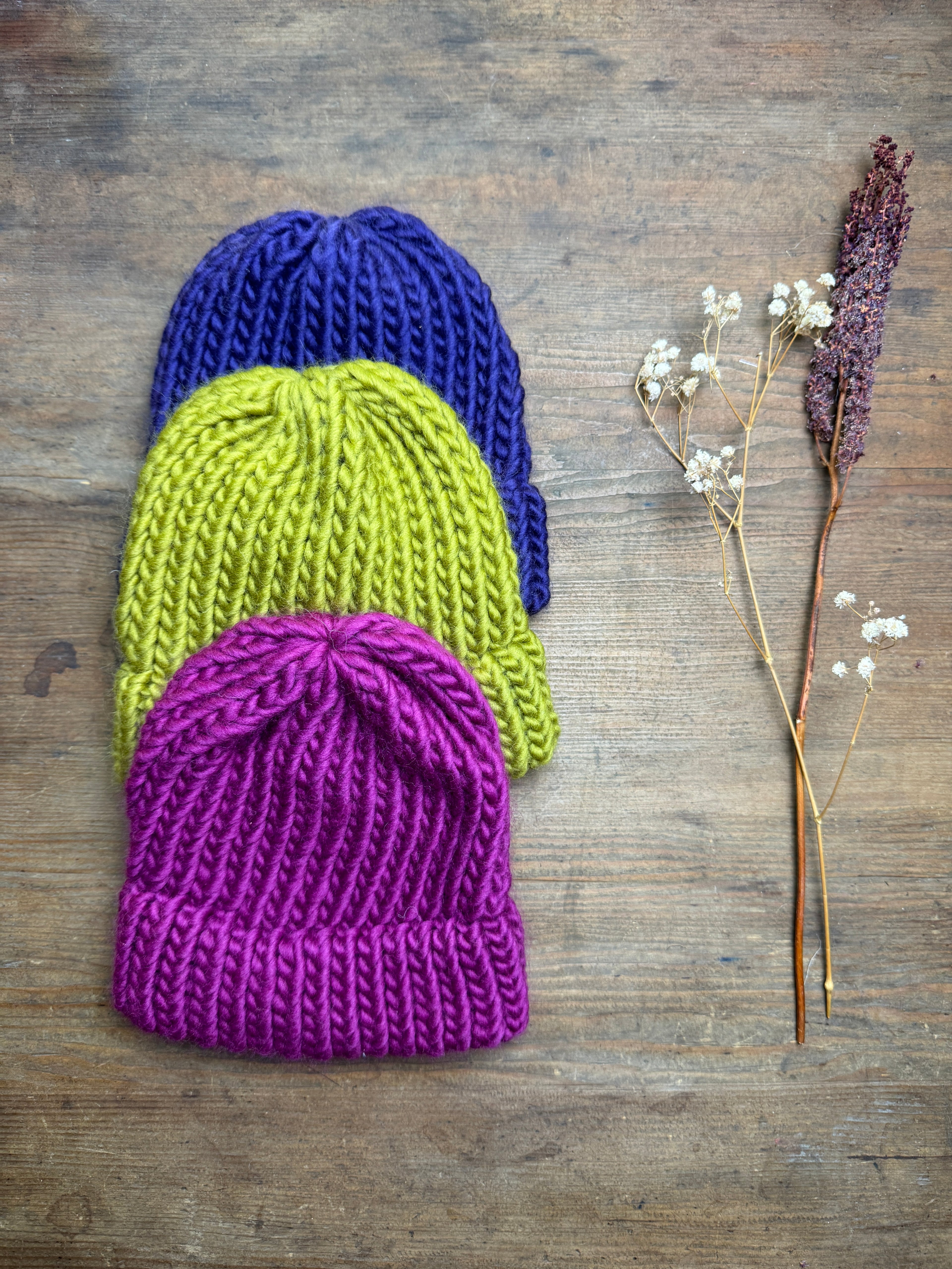 6-12 Months - Hand knitted hat in 100% Merino Wool - Magenta