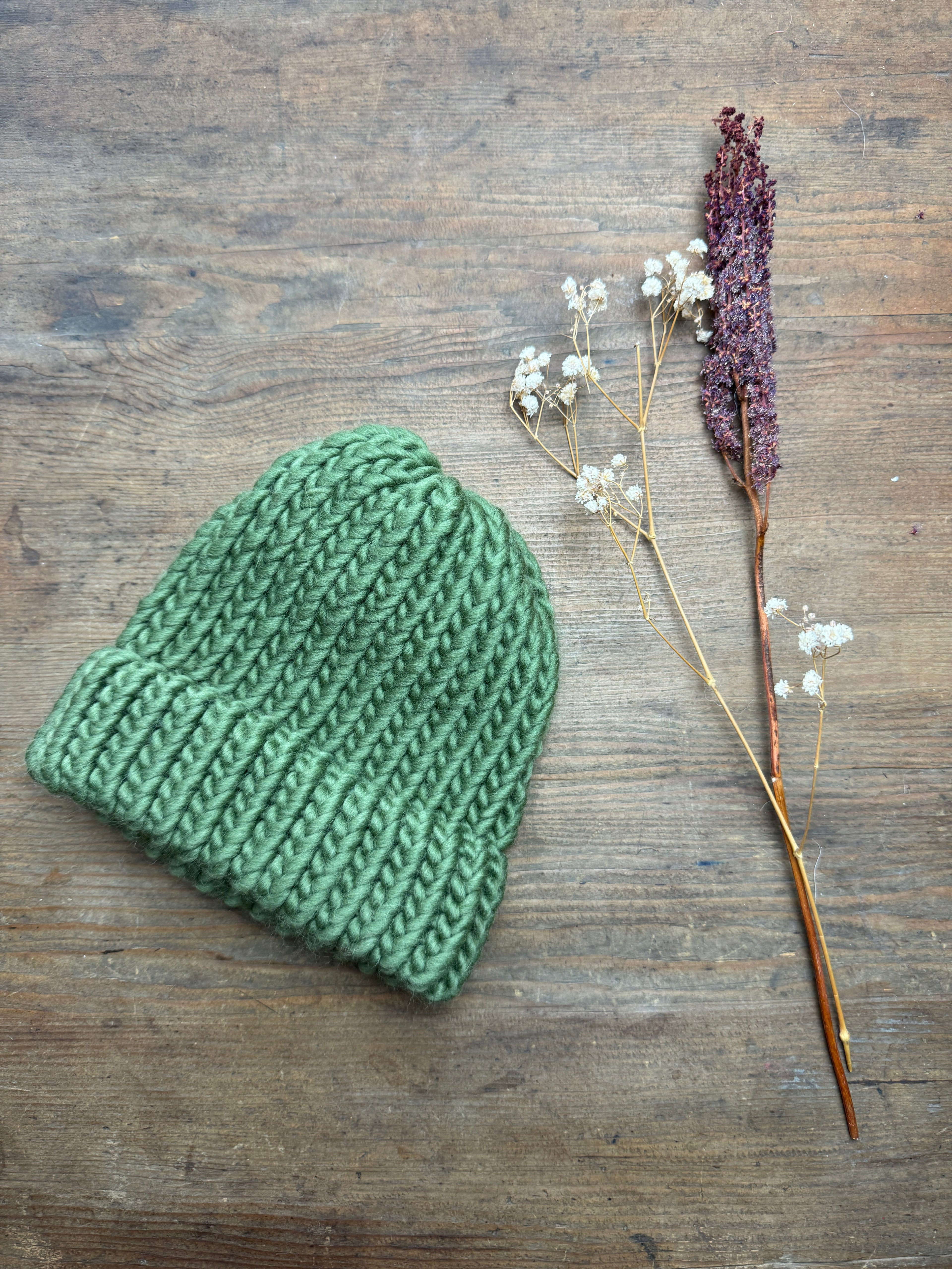 6-12 Months - Hand knitted hat in 100% Merino Wool - Olive Green