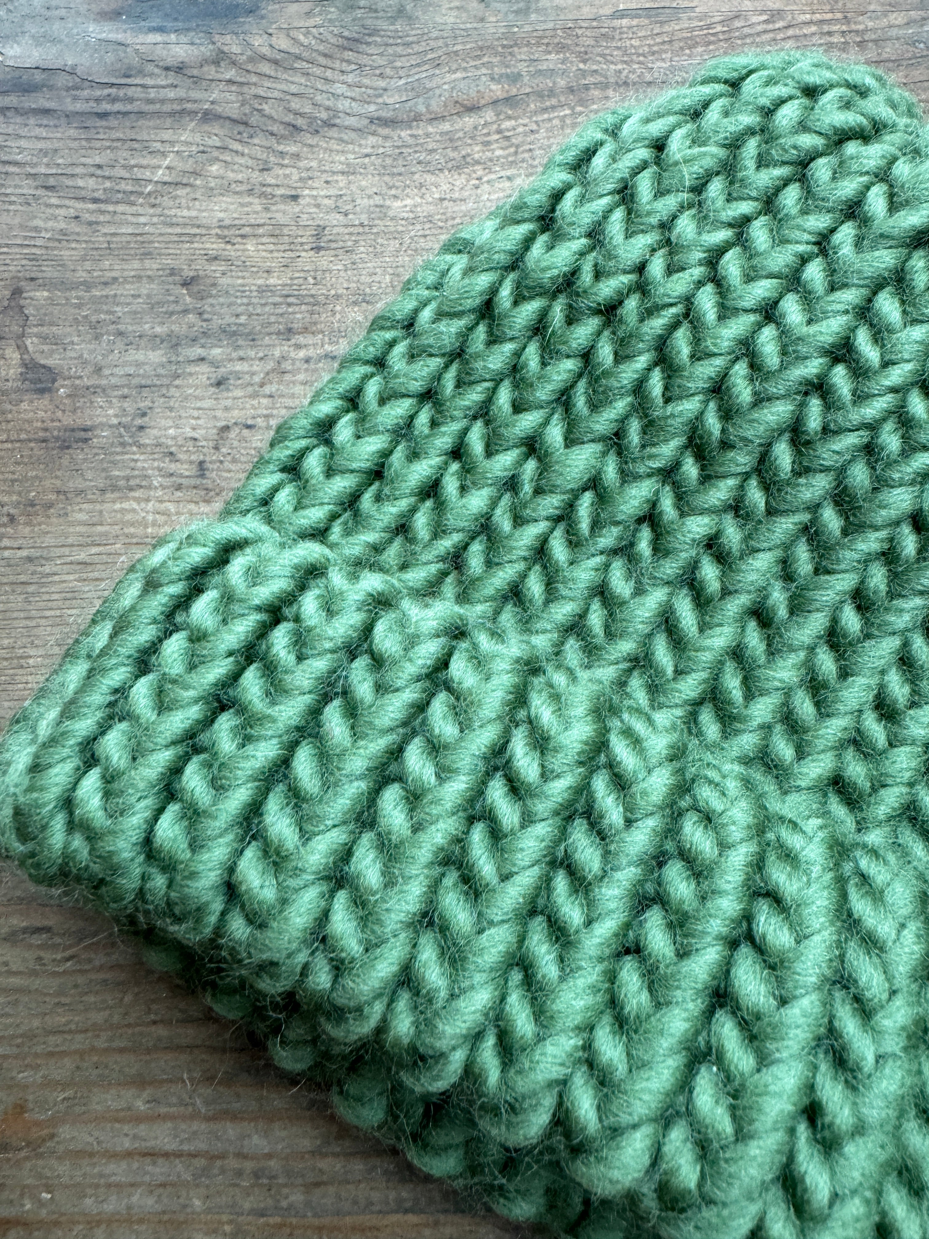 6-12 Months - Hand knitted hat in 100% Merino Wool - Olive Green