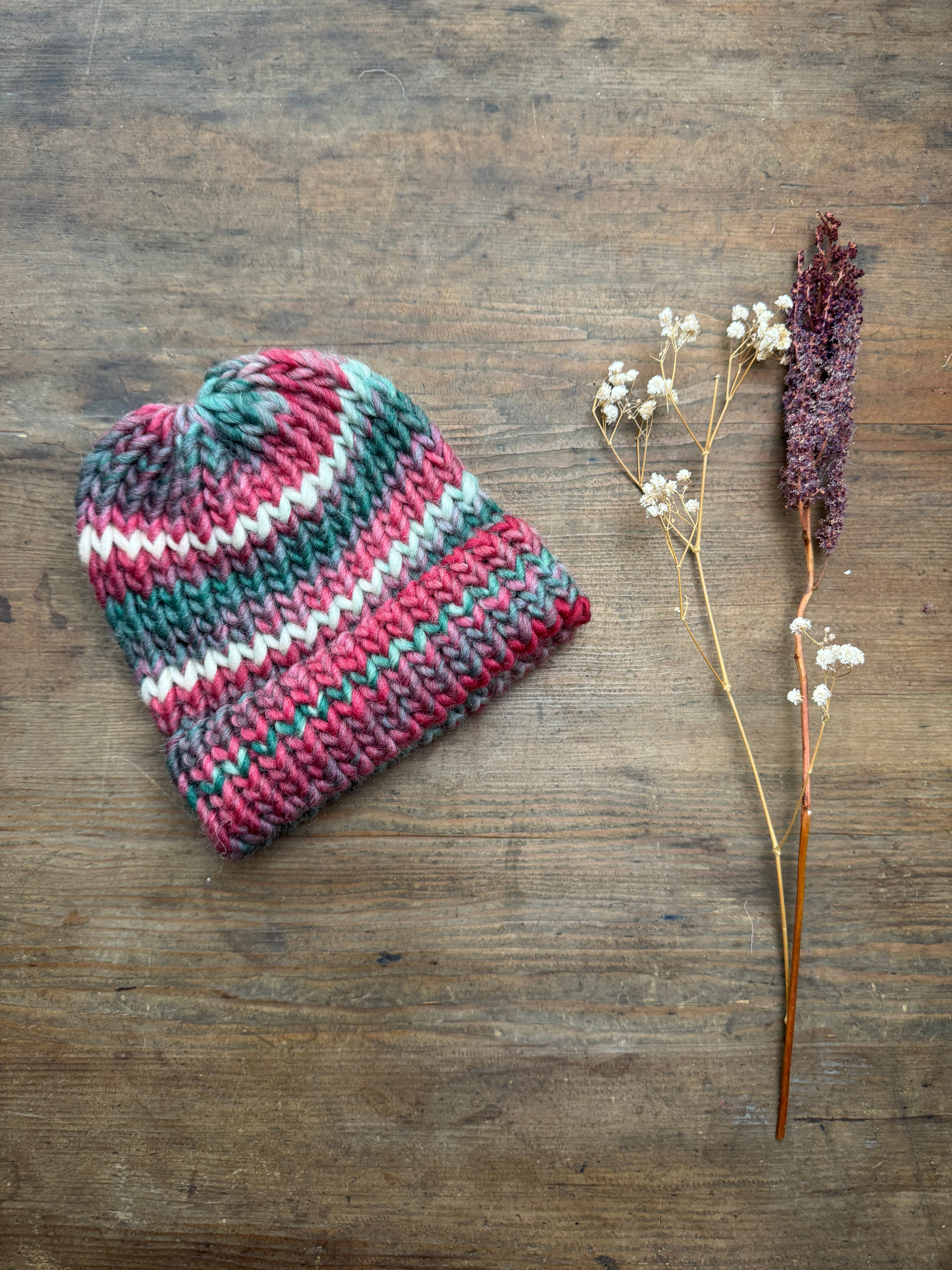 6-12 Months - Hand knitted hat in 100% Wool - Greens and Red