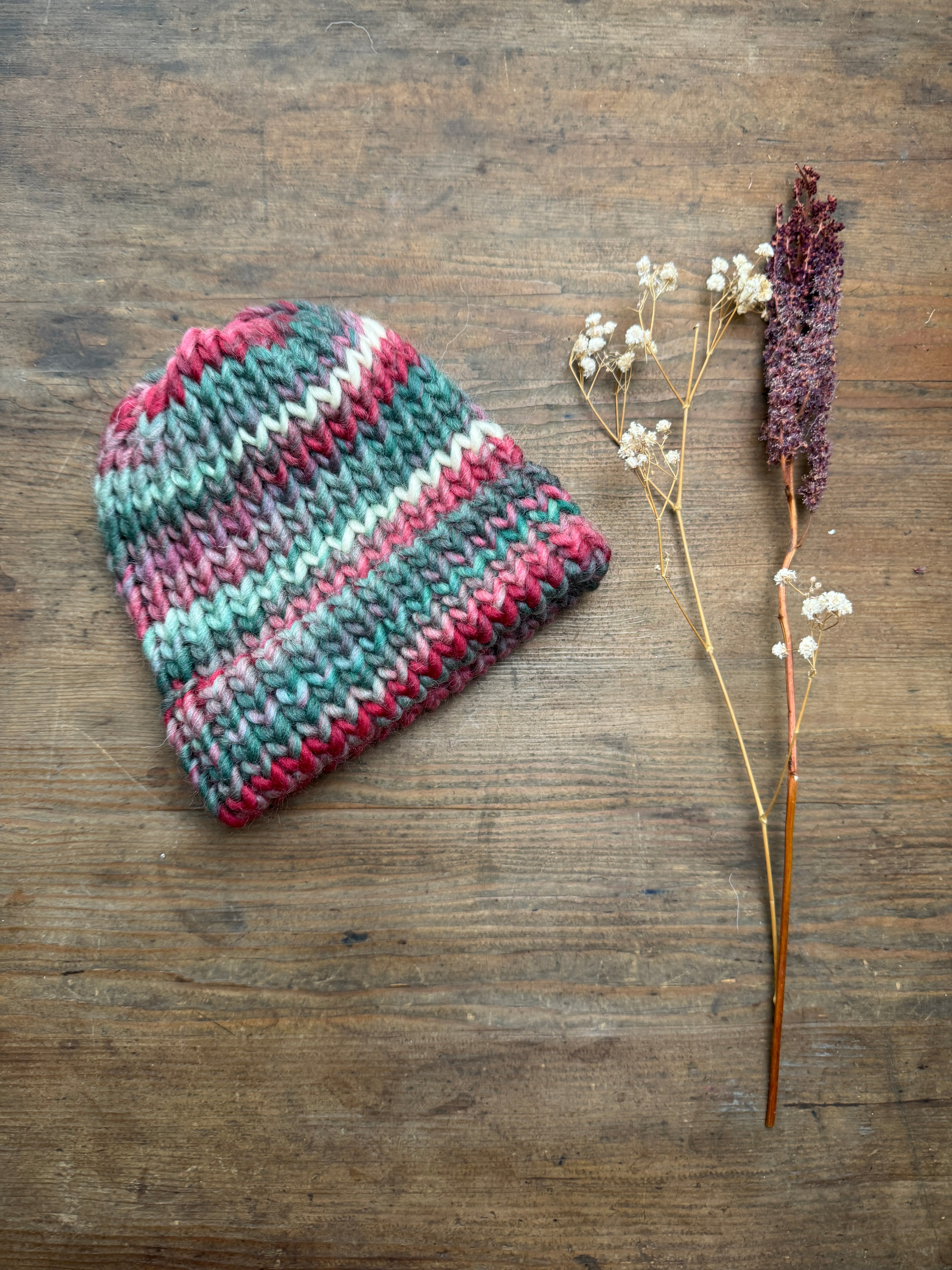 6-12 Months - Hand knitted hat in 100% Wool - Greens and Red