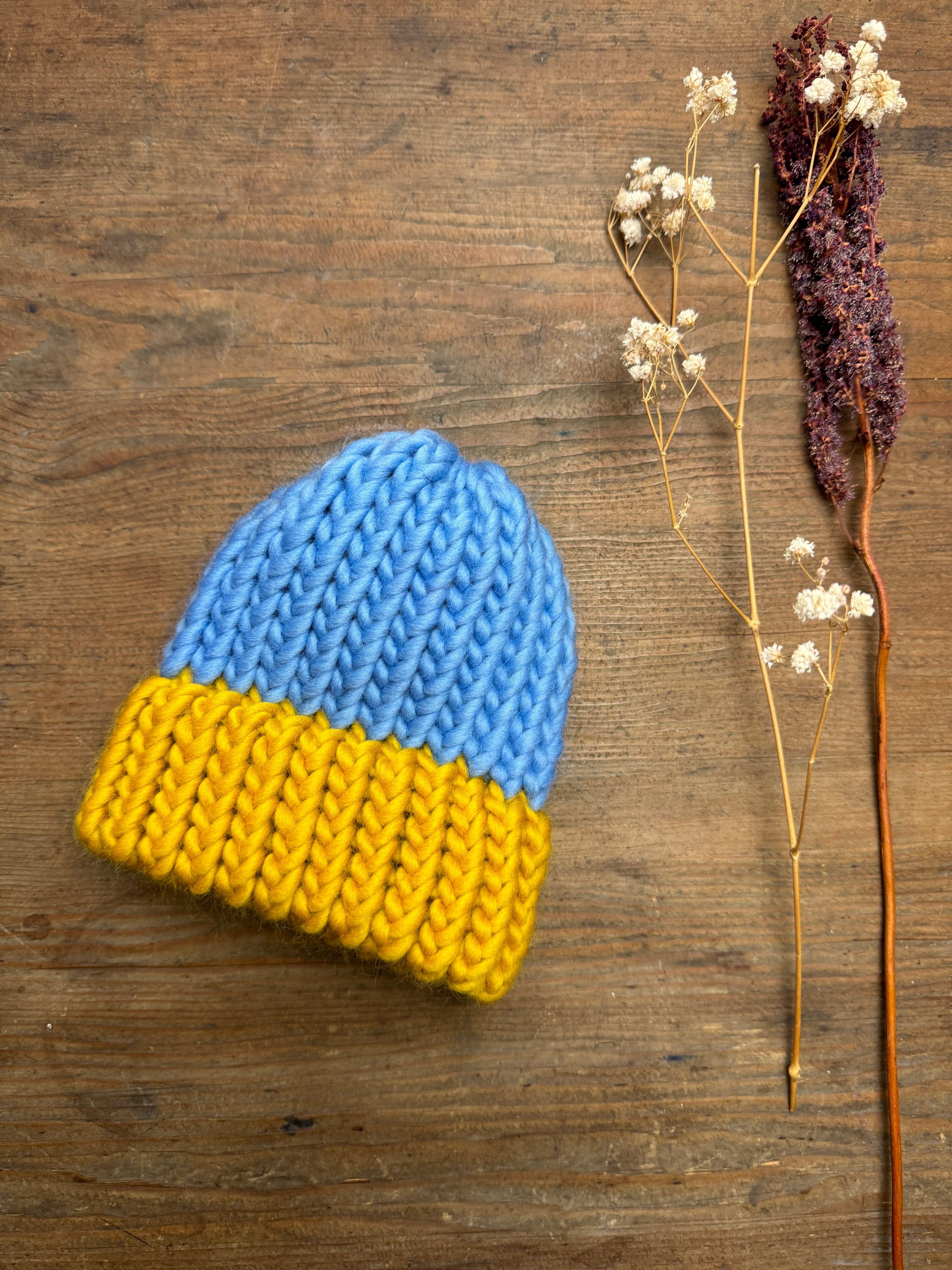 0-3 Months Newborn Knitted Hat - Blue and Yellow
