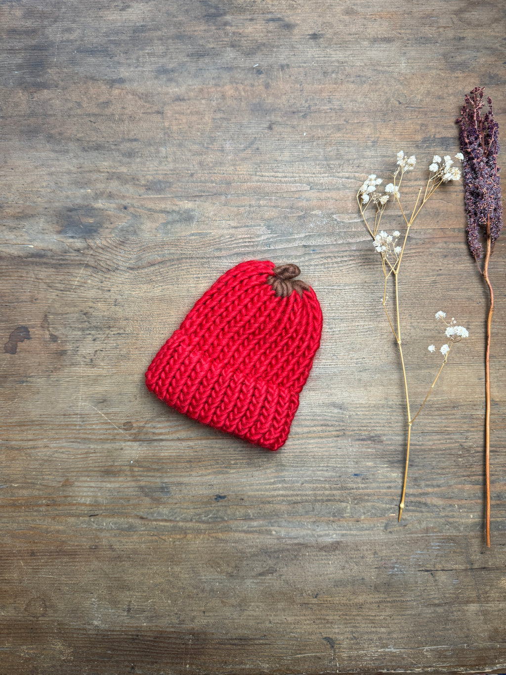Red Apple Hat - 0-3 Months - 100% Merino Wool