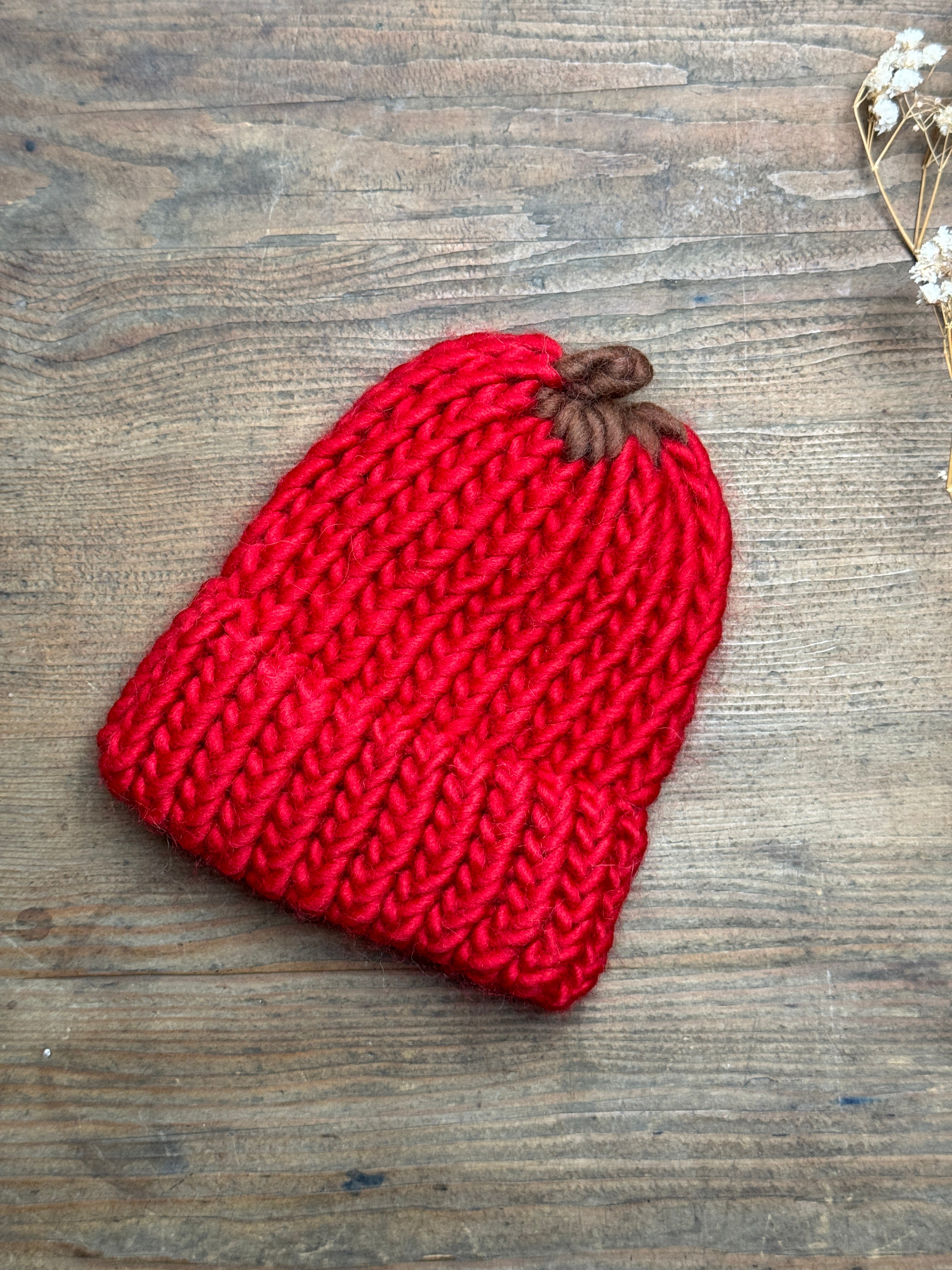 Red Apple Hat - 0-3 Months - 100% Merino Wool