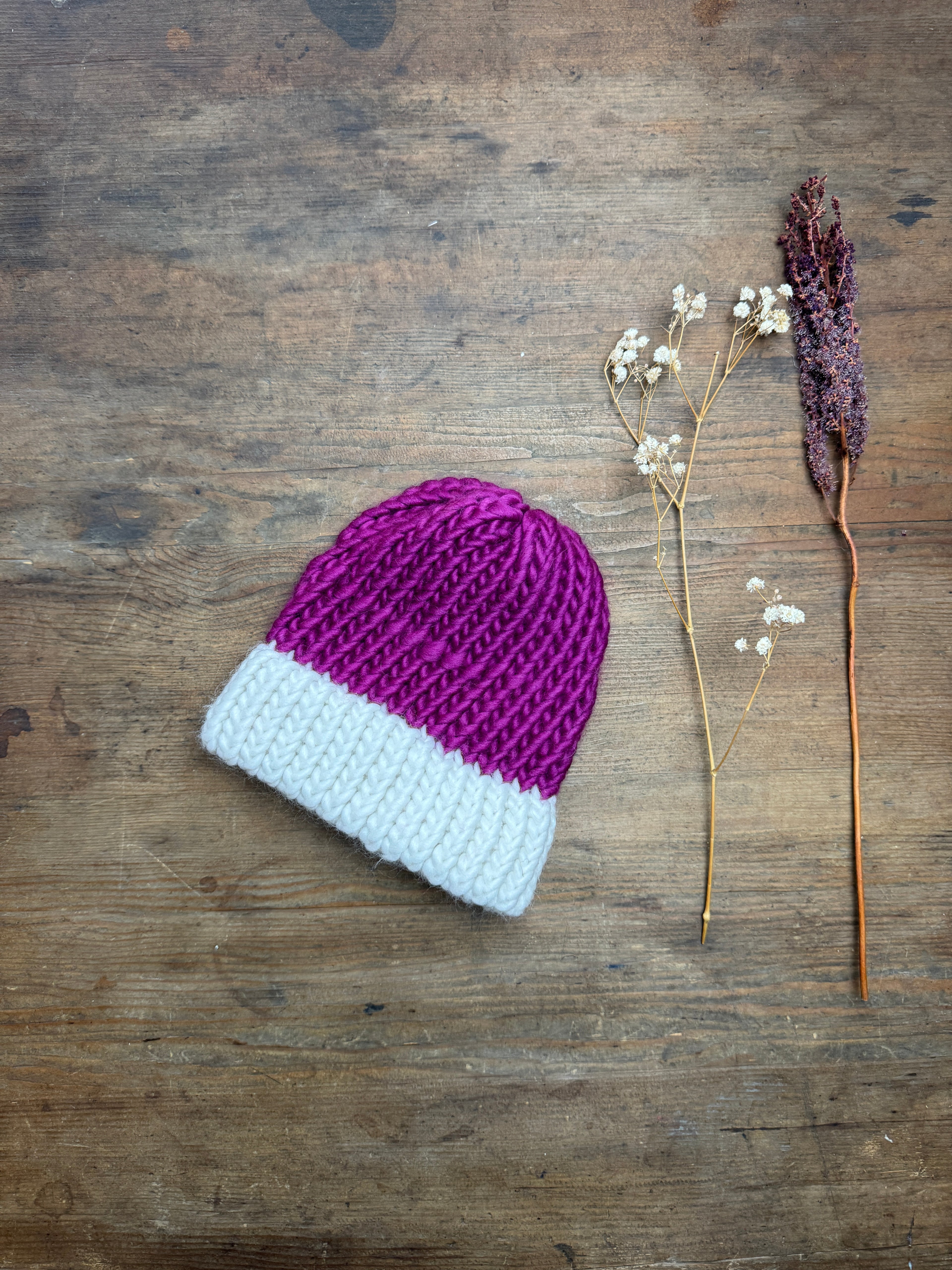 6-12 Months - Hand knitted hat in 100% Merino Wool - Purple - Seconds