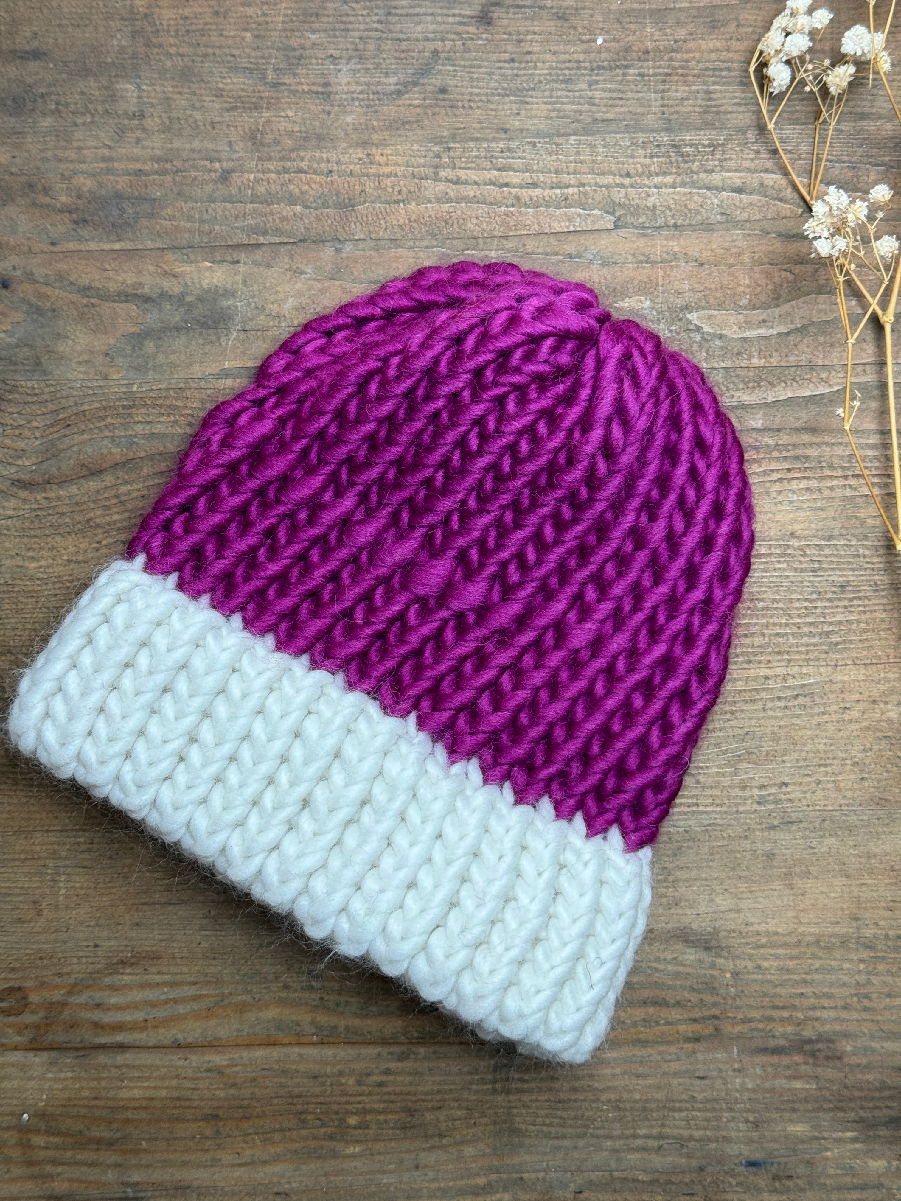 6-12 Months - Hand knitted hat in 100% Merino Wool - Purple - Seconds