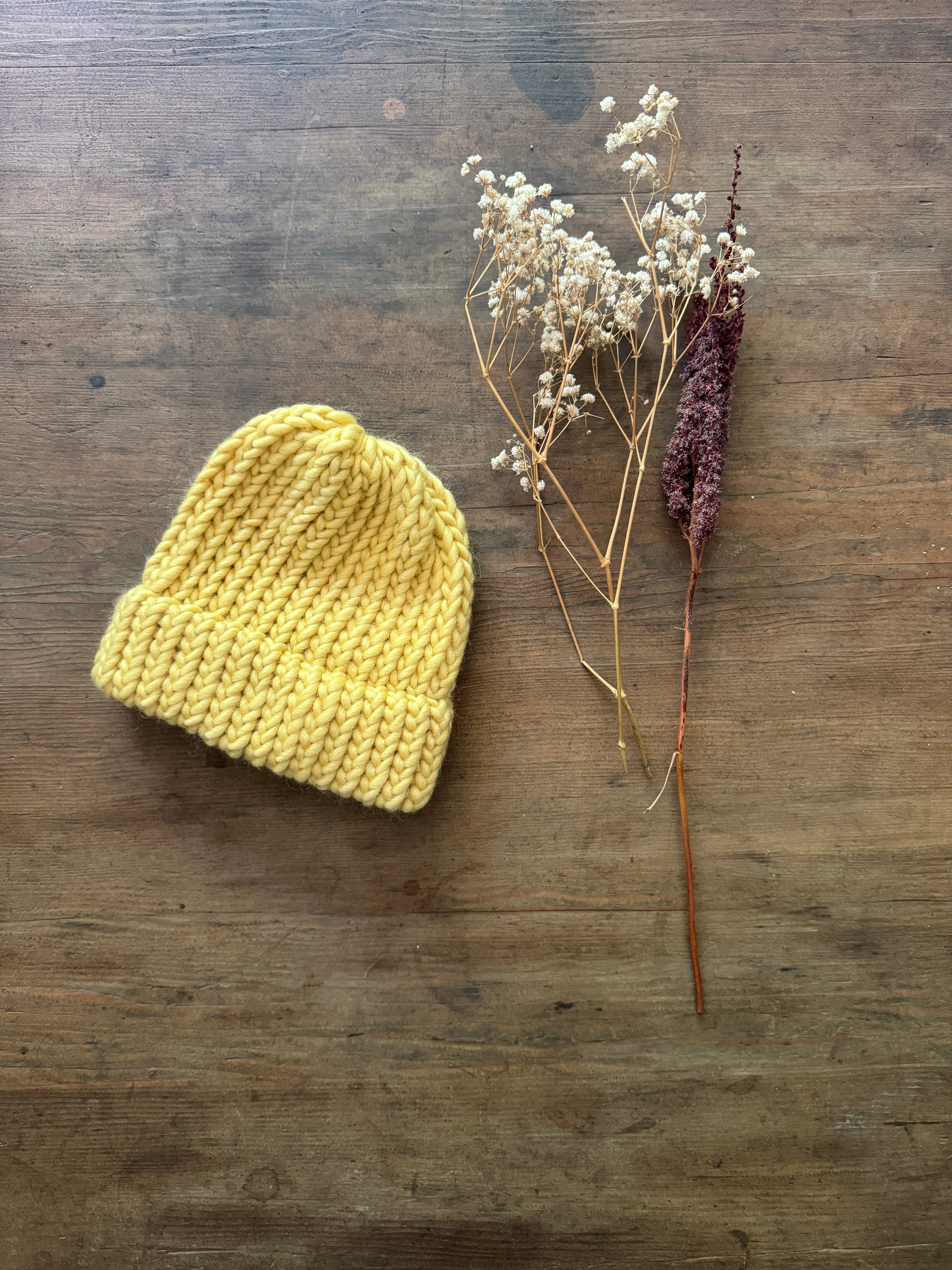 6-12 Months - Hand knitted hat in 100% Merino Wool - Pastel Yellow