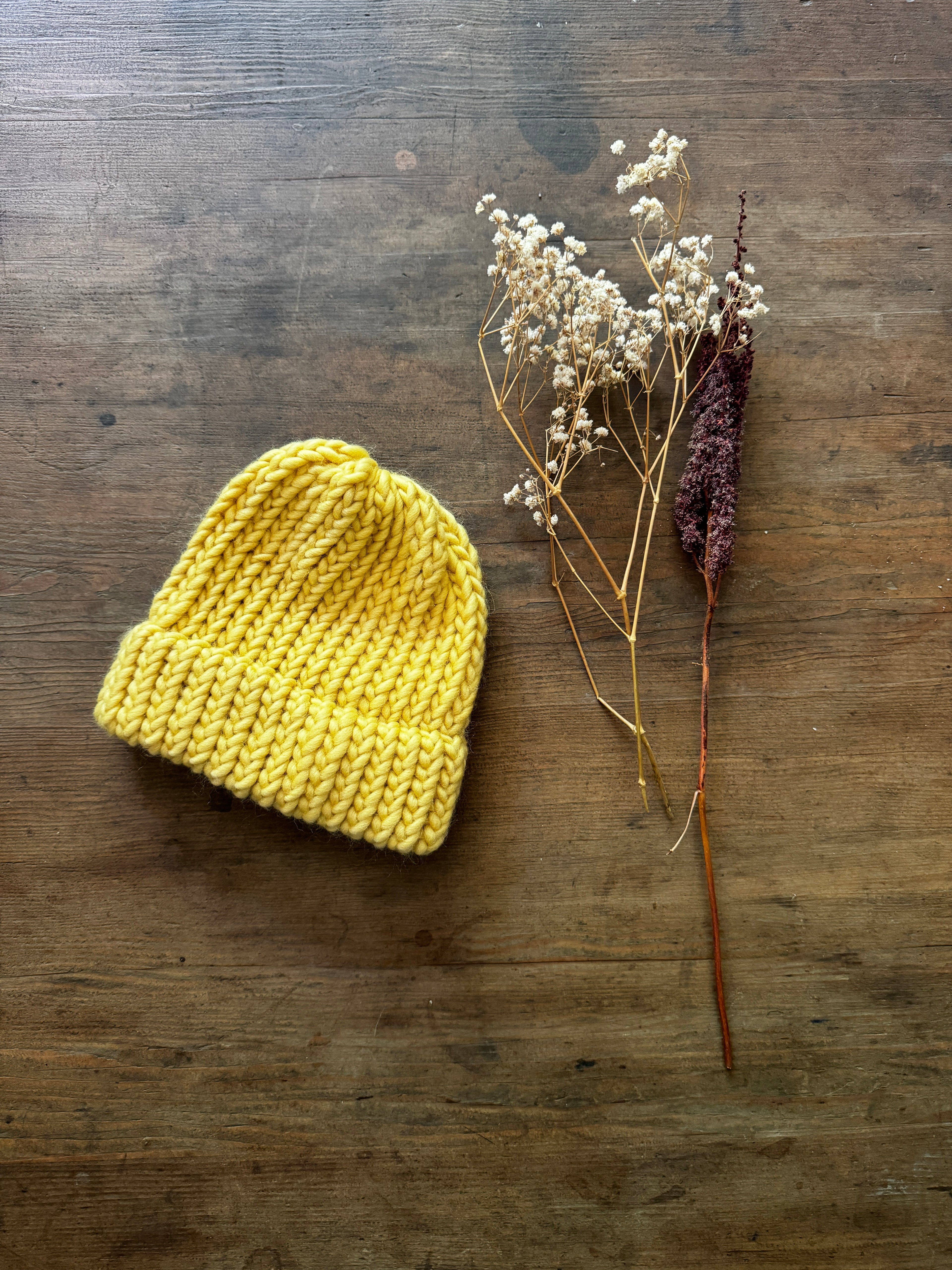 6-12 Months - Hand knitted hat in 100% Merino Wool - Pastel Yellow