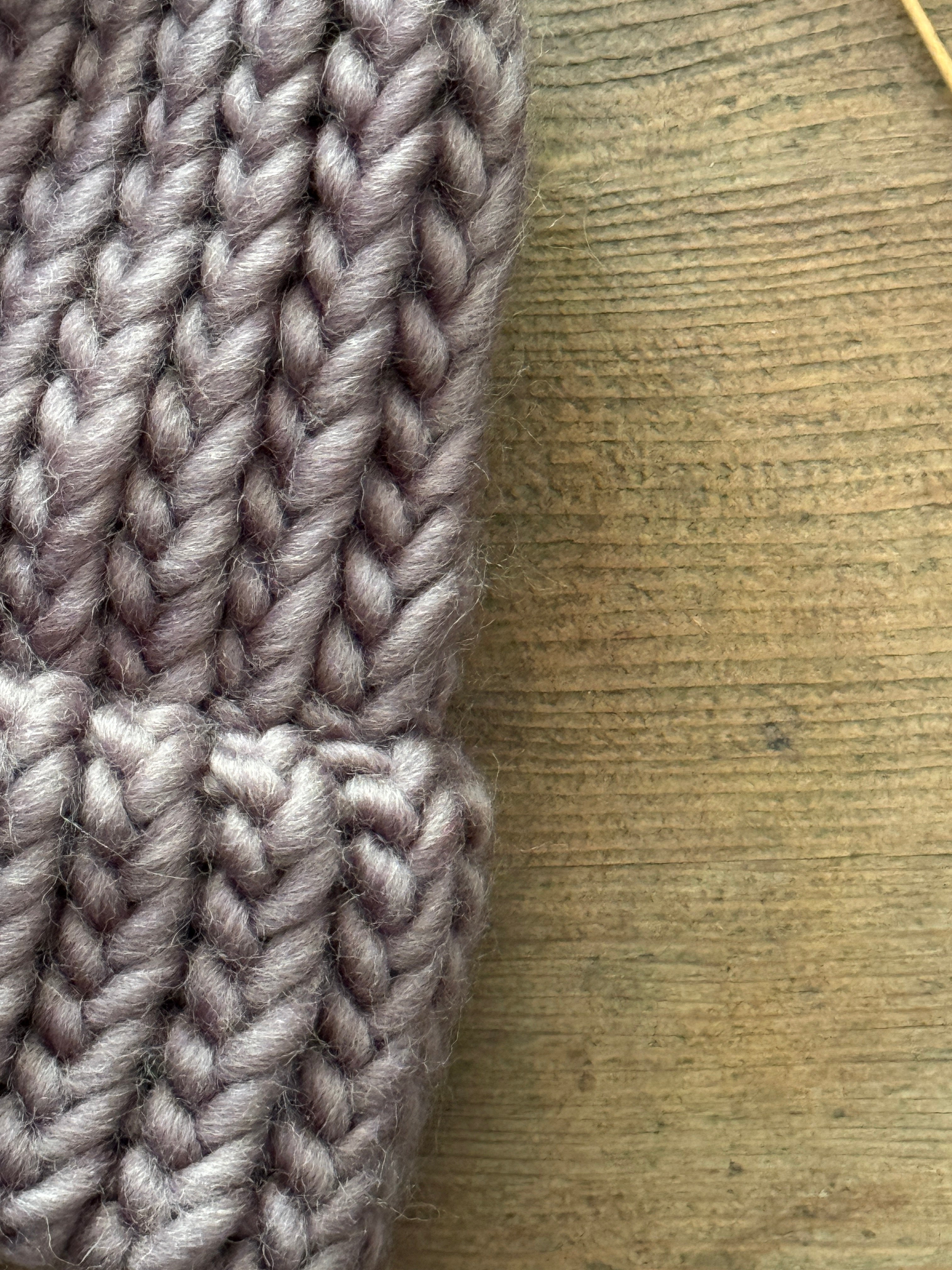 6-12 Months - Hand knitted hat in 100% Merino Wool - Pewter