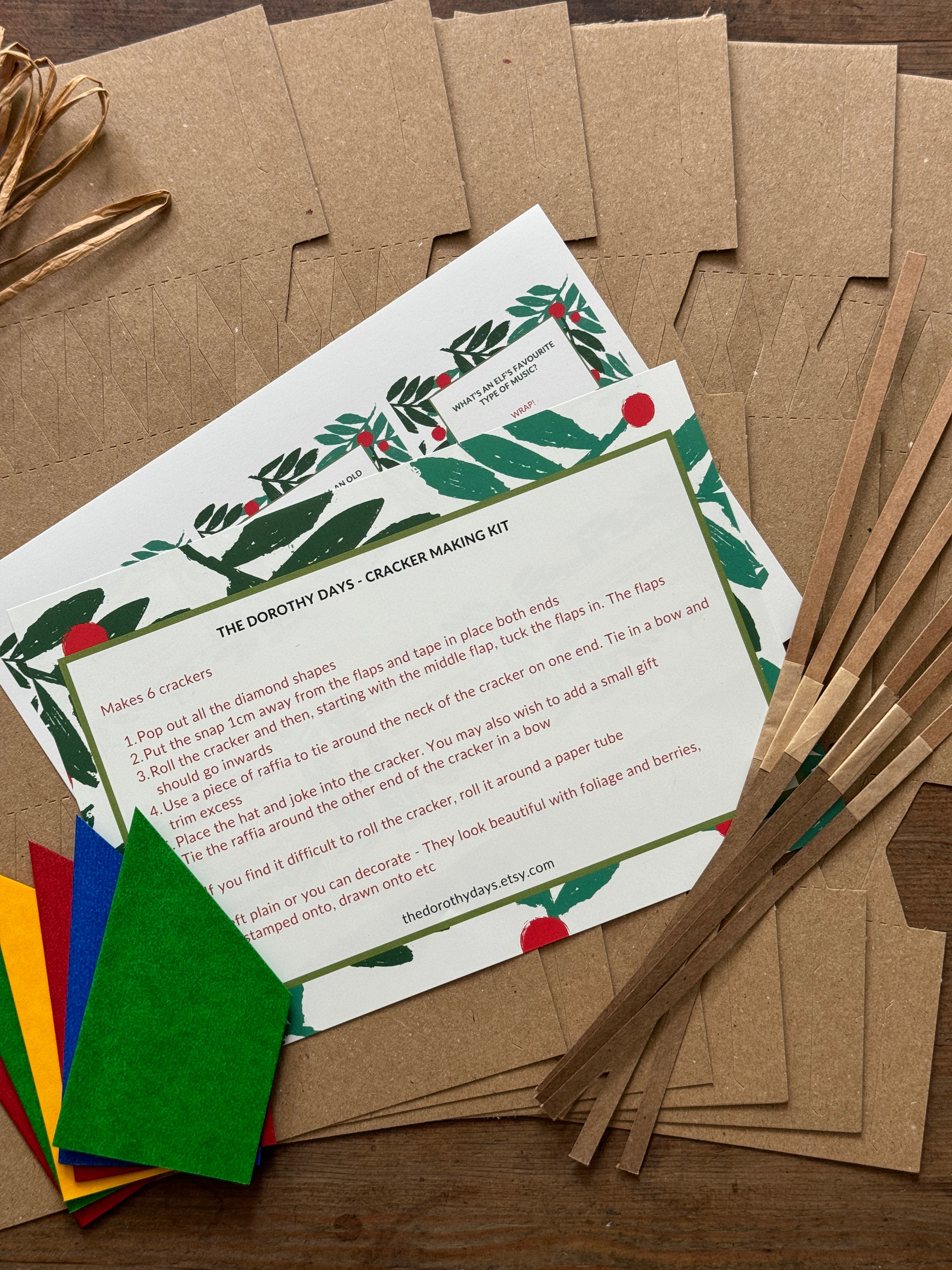 Christmas Cracker Craft Kit – Make 6 Eco-Friendly Crackers