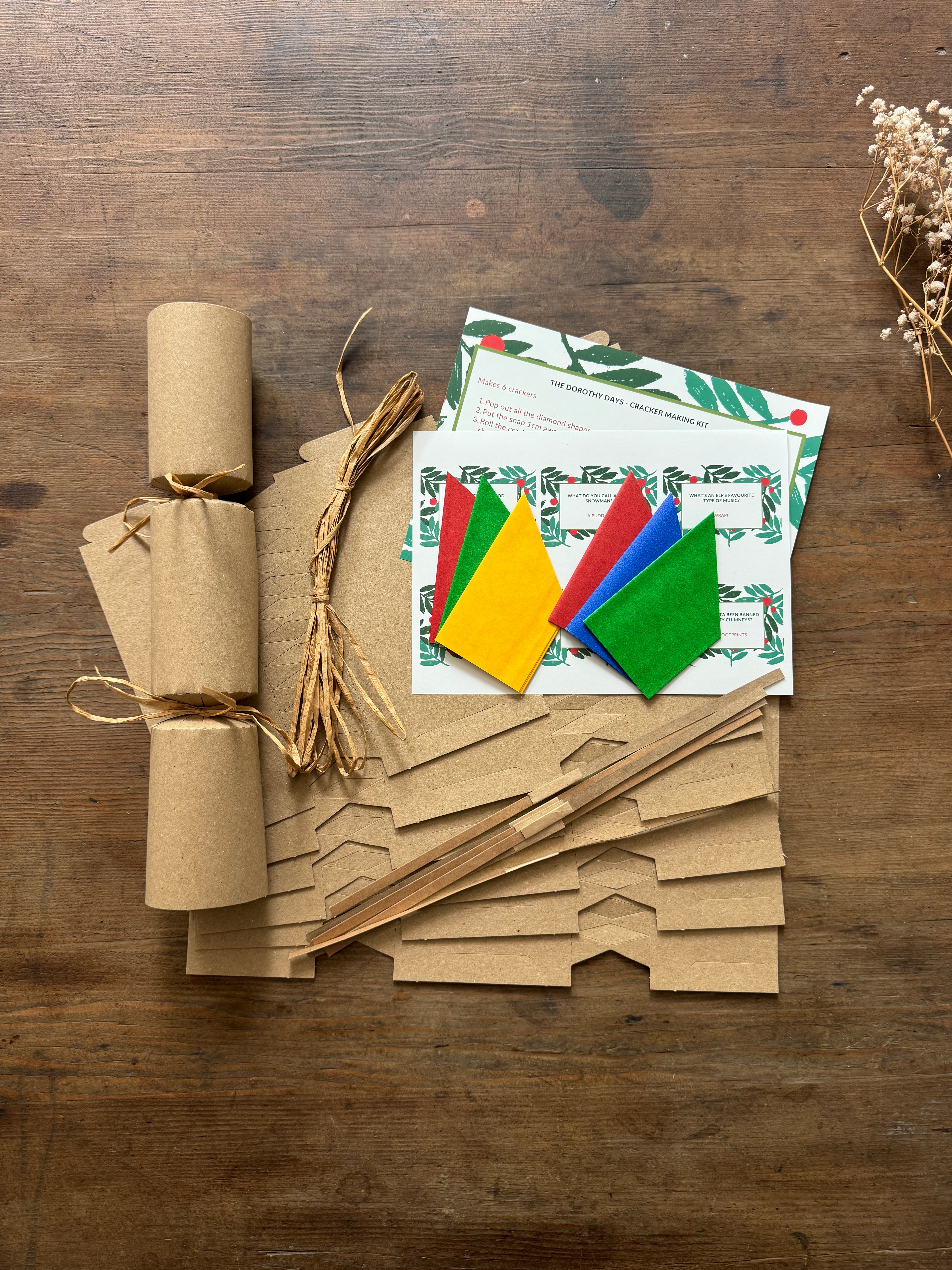 Christmas Cracker Craft Kit – Make 6 Eco-Friendly Crackers