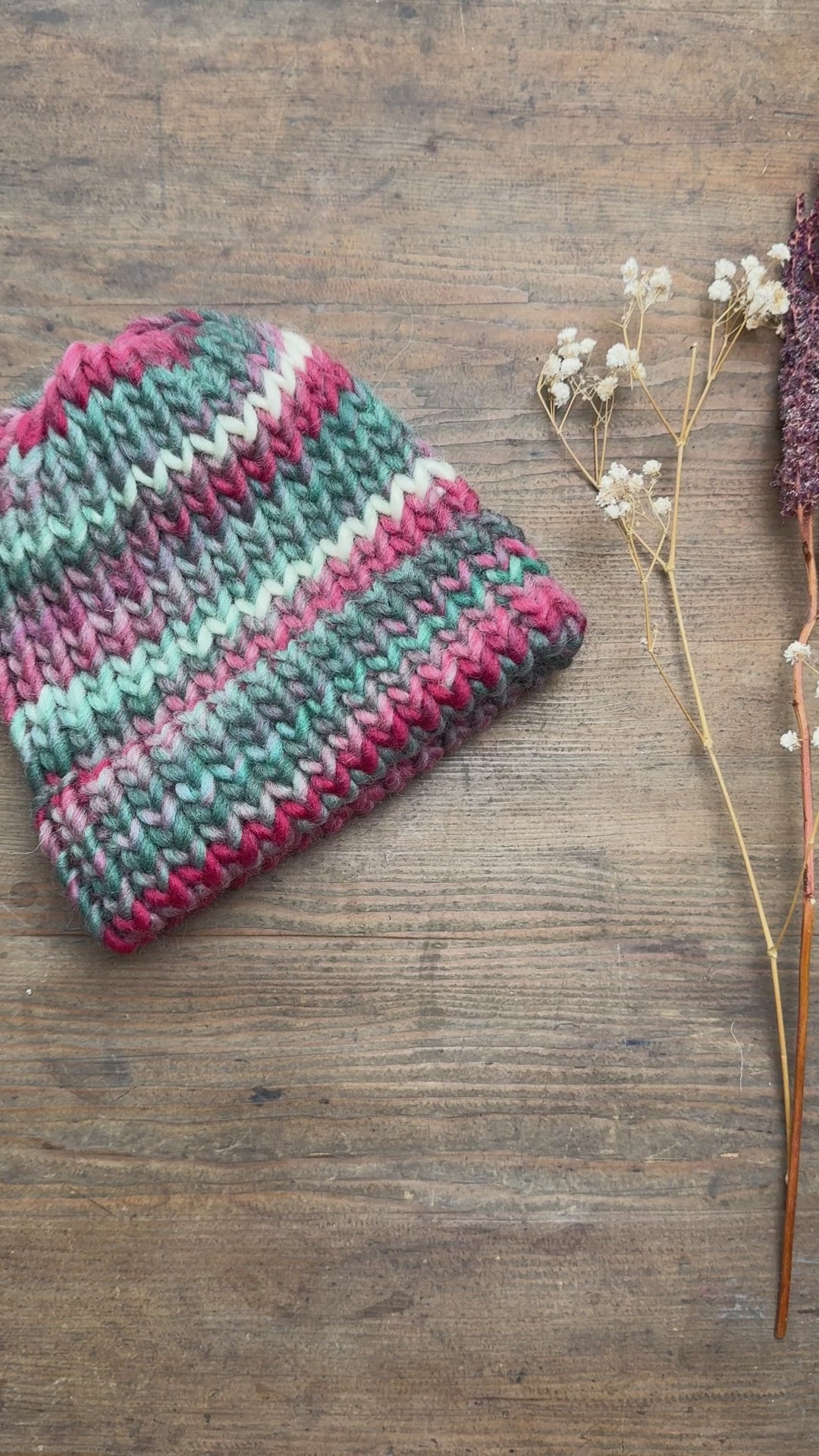 6-12 Months - Hand knitted hat in 100% Wool - Greens and Red