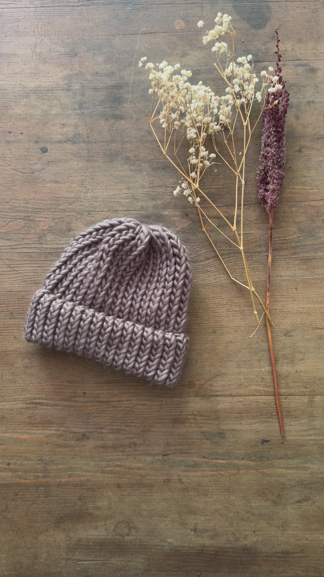 6-12 Months - Hand knitted hat in 100% Merino Wool - Pewter